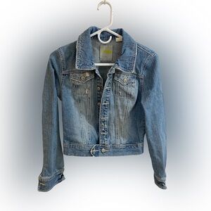 Charlotte Rüsse cropped blue and white-washed denim jacket. Size Small.